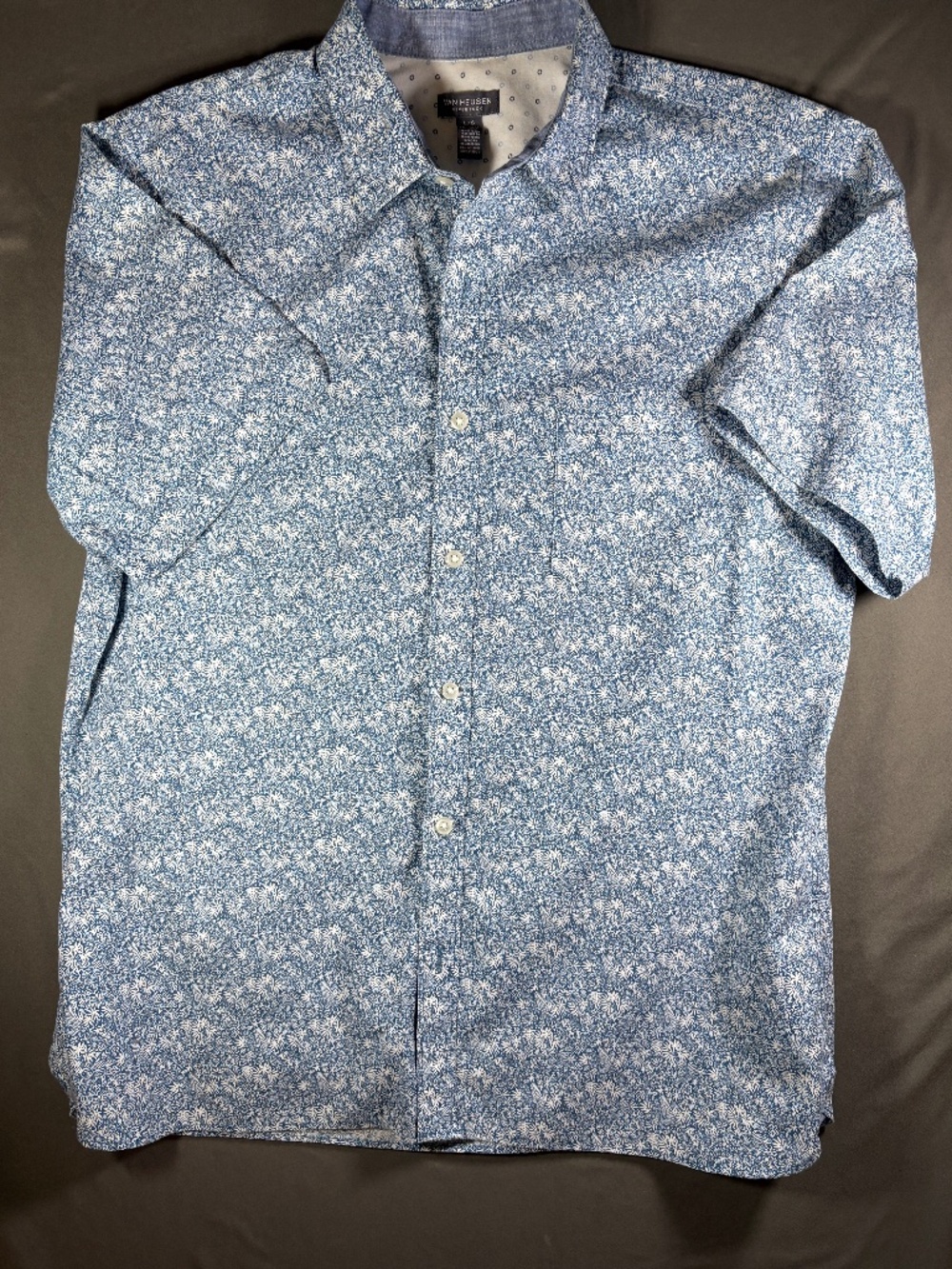 Mens Van Heusen "Never Tuck" Short Sleeve Shirt / size Large